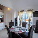 Family-friendly With Swimming Pool - 16655 Apartment