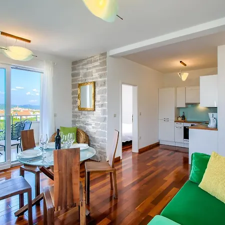 Family-friendly With Swimming Pool - 16655 Apartmán Murter