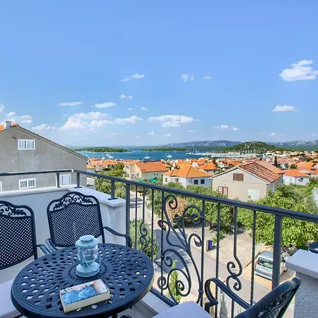 Apartmán Family-friendly With Swimming Pool - 16655 Murter