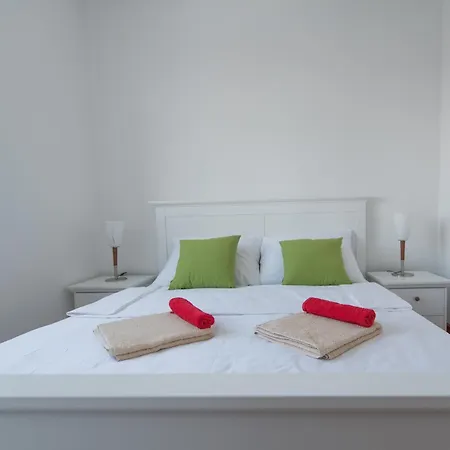 Family-friendly With Swimming Pool - 16655 *