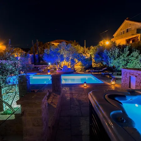 Family-friendly With Swimming Pool - 16655 Apartmán *