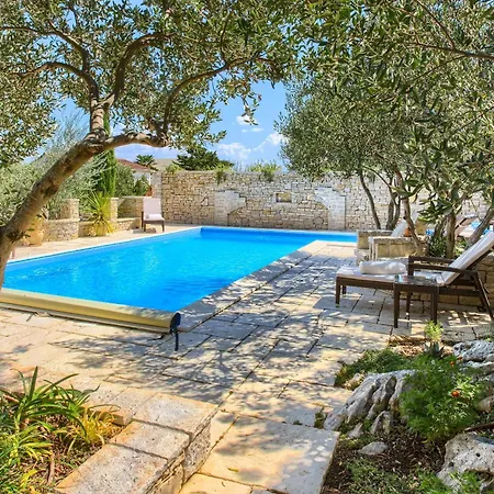 Family-friendly With Swimming Pool - 16655 Apartmán Murter