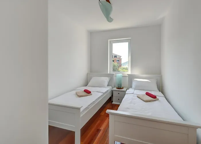 Family-friendly With Swimming Pool - 16655 Apartman Murter