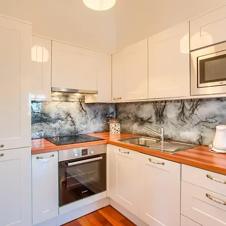 Family-friendly With Swimming Pool - 16655 Murter