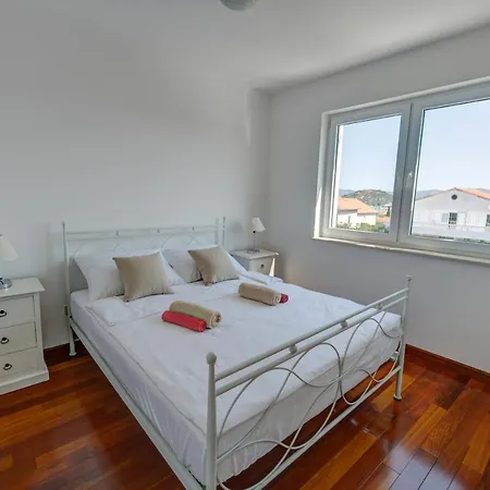 Family-friendly With Swimming Pool - 16655 Apartment