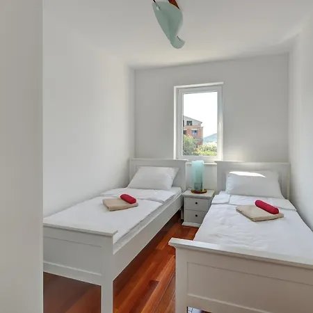 Family-friendly With Swimming Pool - 16655 Apartment Murter