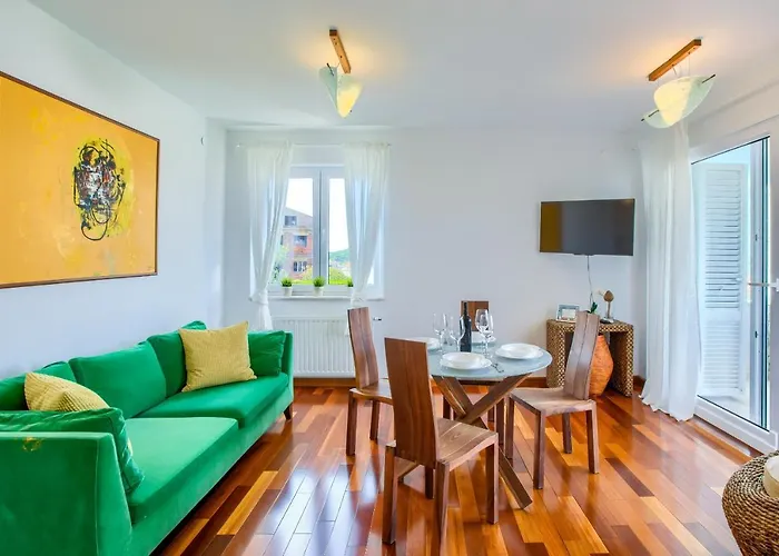 Апартаменты Family-friendly With Swimming Pool - 16655